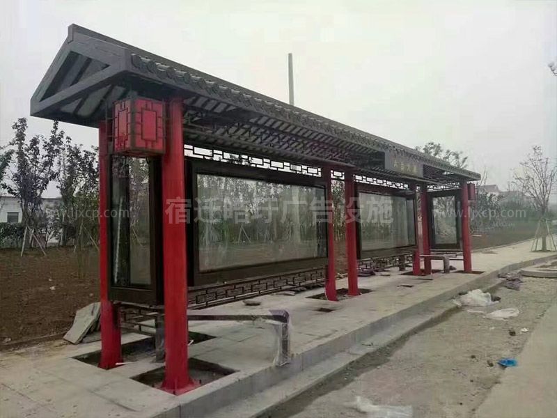 城市公交候車(chē)亭廠(chǎng)家現(xiàn)場(chǎng)安裝案例